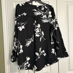 Vince Camuto Flutter Sleeve Shirt-Size Medium